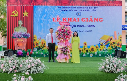 Đại biểu chúc mừng NH mới 24-25-001