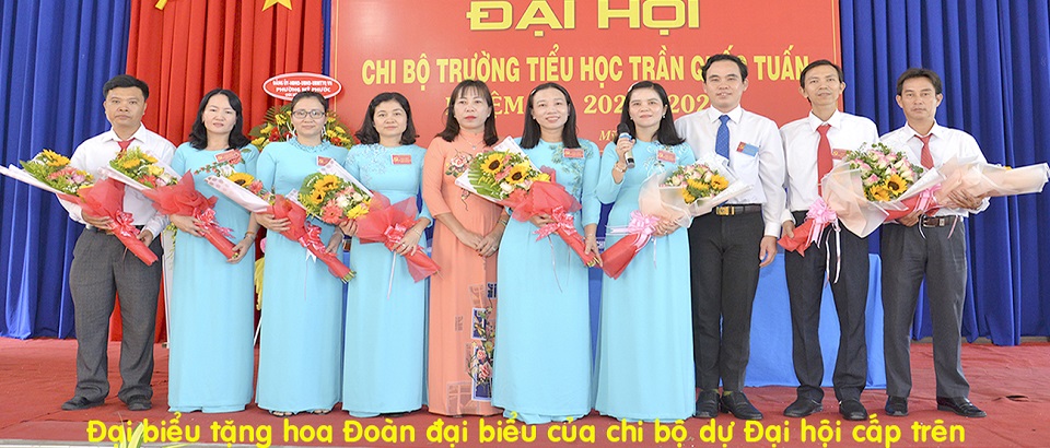 Đoàn đai bieu dự ĐH cấp trên 20-25